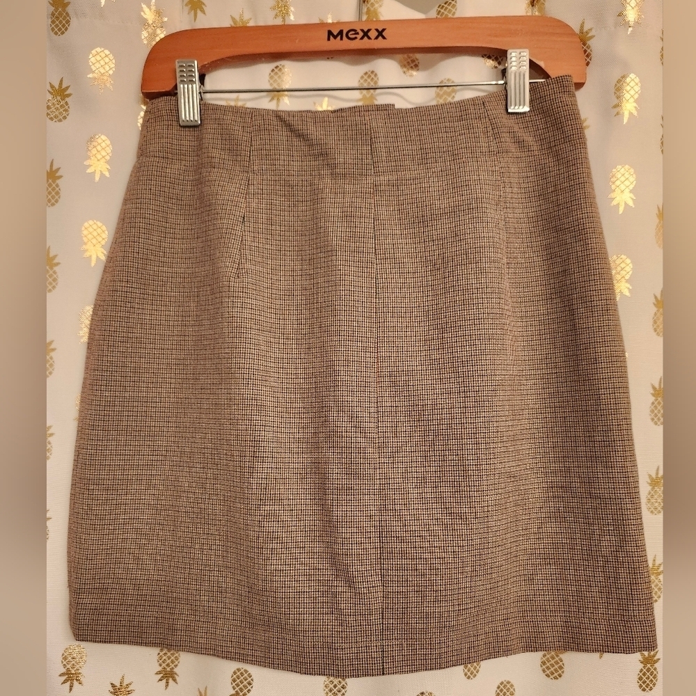 🎉 3/$60 Aritzia Little Moon Tan Mini Skirt Size 4 - Picture 3 of 7